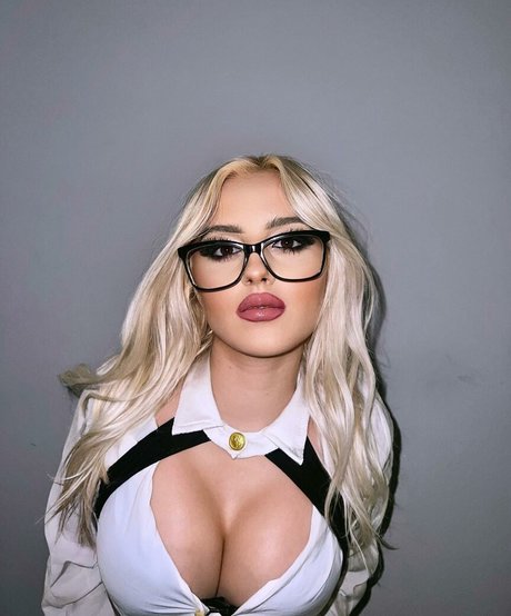 Itsmoxieee naked leaks OnlyFans pic