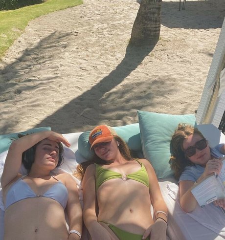 Lizzie Sennott OnlyFans 유출 누드 사진