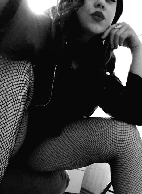 Alasti lekkinud OnlyFans-i pilt Kinkikitty