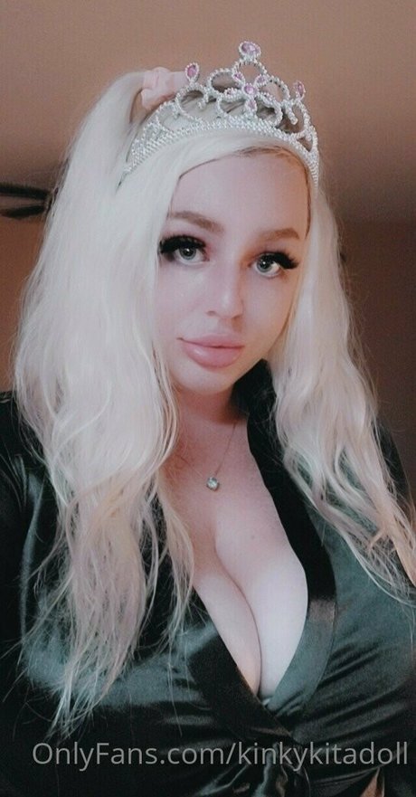 Naken läckt OnlyFans-bild av Kinkykitadoll