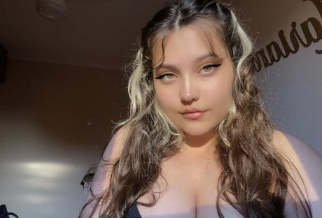 Nacktes geleaktes OnlyFans-Foto von Red Mariana