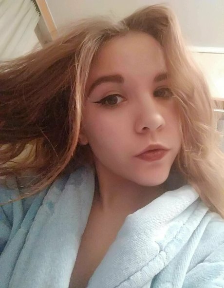 Alaston vuotanut OnlyFans-kuva Charmingdora