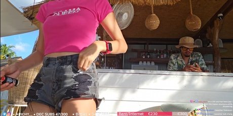 Nahá fotka uniklých OnlyFans od Apichy