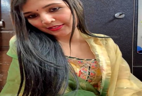 Meenakashi OnlyFansリークヌード写真