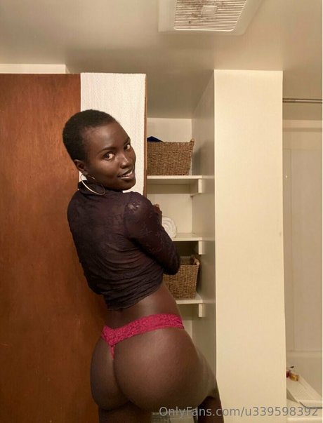 Foto nua vazada do OnlyFans de Nyashyyy