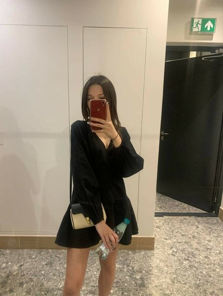 Naakte gelekte OnlyFans-foto van Fendisweet