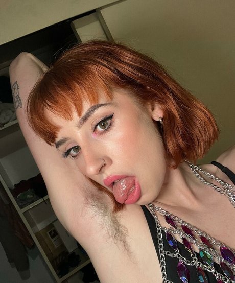 Naakte gelekte OnlyFans-foto van Nippyhippie