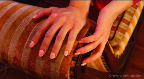 Alasti lekkinud OnlyFans-i pilt Janeblum