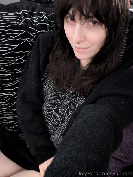 Naakte gelekte OnlyFans-foto van Lyannaqt