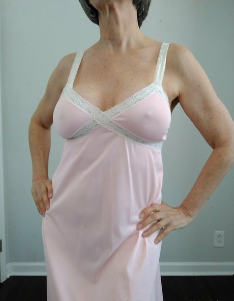 Morina OnlyFansリークヌード写真