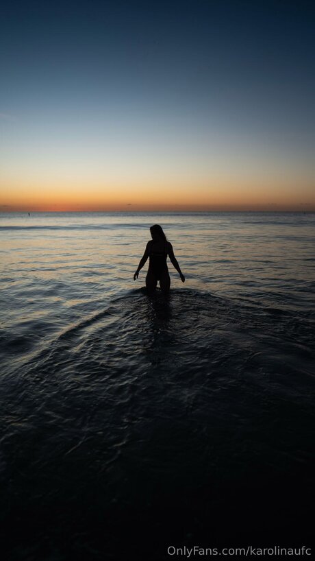 Alaston vuotanut OnlyFans-kuva Karolinaufc