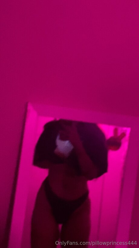 Pillowprincess444 naked leaks OnlyFans pic