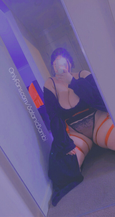 Naakte gelekte OnlyFans-foto van Satanicbambi Free