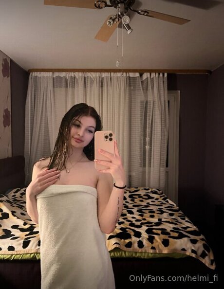 Alaston vuotanut OnlyFans-kuva Helmi Fi