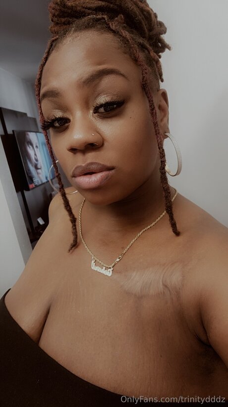 Foto desnuda filtrada de OnlyFans de Trinitydddz