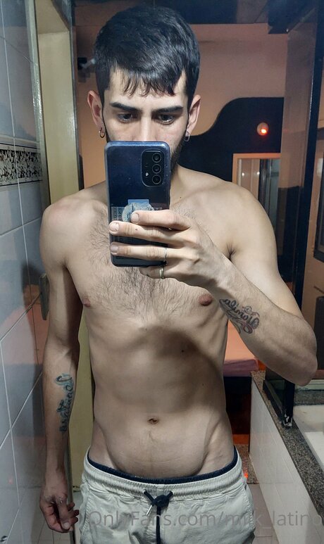 Foto di nudo di fuga di OnlyFans di Milk Latino