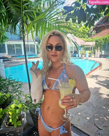 Alasti lekkinud OnlyFans-i pilt Thekla Kaischauri