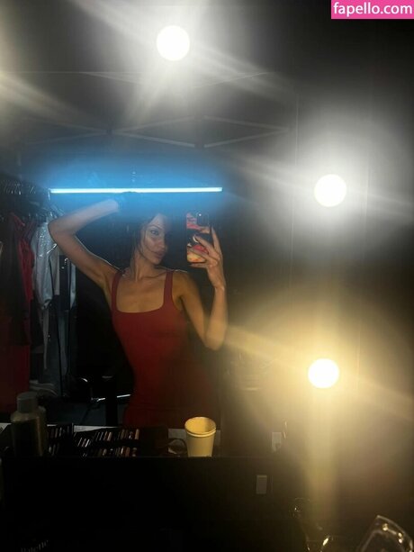 Bella Hadid OnlyFansリークヌード写真