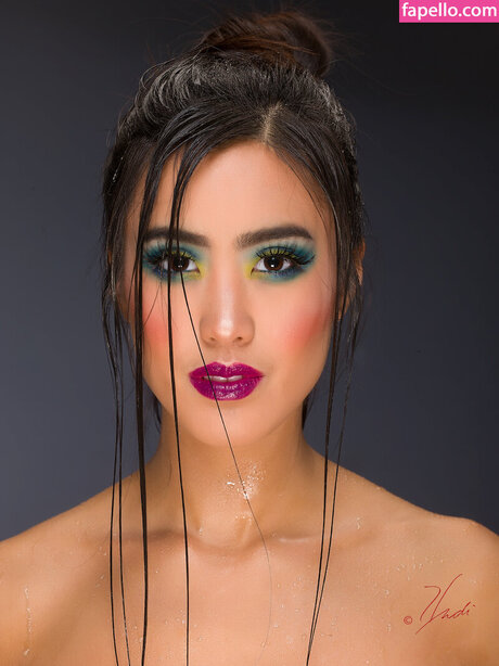 Naakte gelekte OnlyFans-foto van Steph Pham