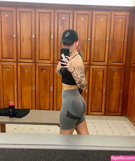 Alasti lekkinud OnlyFans-i pilt Nixonell