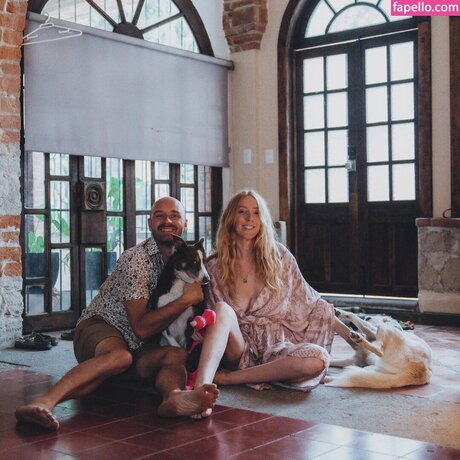 Chesca  Ben OnlyFans 유출 누드 사진