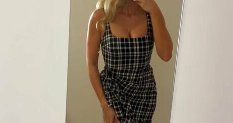 Mrsmollywilde naked leaks OnlyFans pic