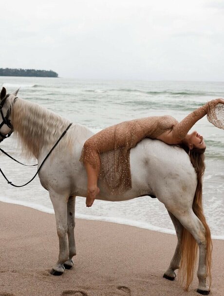 Alasti lekkinud OnlyFans-i pilt Zlavaanda