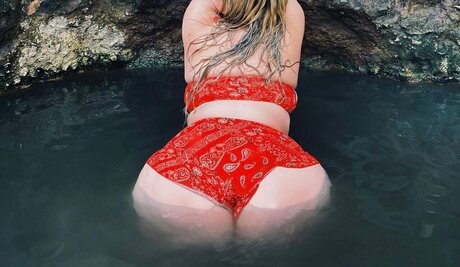 Alasti lekkinud OnlyFans-i pilt Niqu