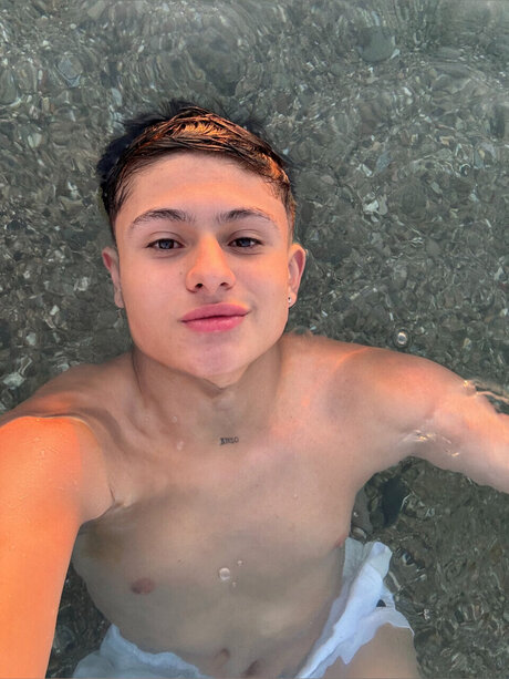 Nahá fotka uniklých OnlyFans od Enzo Gonzalez