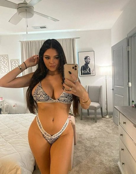 Naken läckt OnlyFans-bild av Olivia Eden