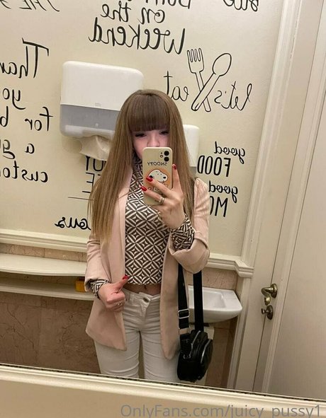 Nahá fotka uniklých OnlyFans od Juicypusssy1