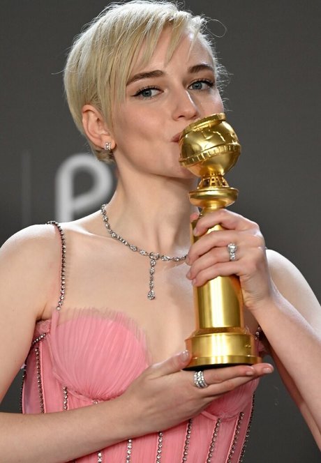 Foto di nudo di fuga di OnlyFans di Julia Garner