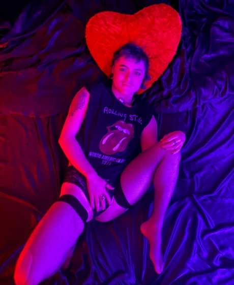 Alaston vuotanut OnlyFans-kuva Cloudyatlas