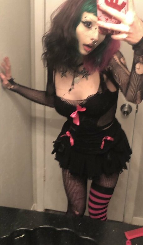 Alaston vuotanut OnlyFans-kuva Betty Spook