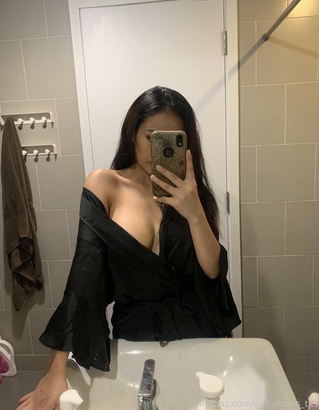 Alasti lekkinud OnlyFans-i pilt Girlshowstits