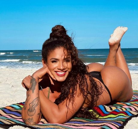 Naken läckt OnlyFans-bild av Dhullyana Dutra