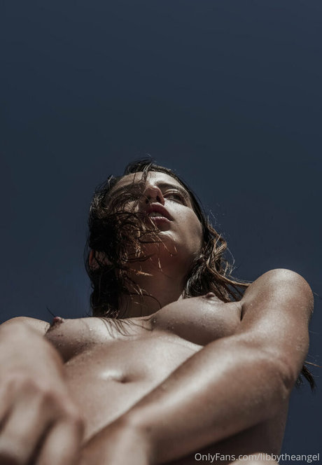 Alasti lekkinud OnlyFans-i pilt Libby Mills