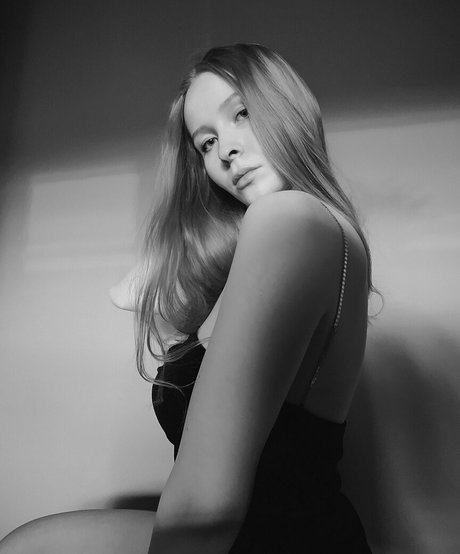 Alaston vuotanut OnlyFans-kuva Bemysky