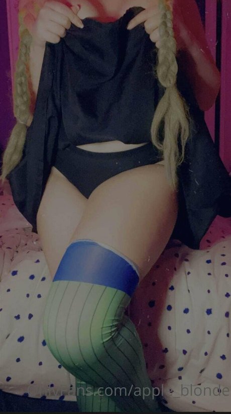 Foto nua vazada do OnlyFans de Appleblonde