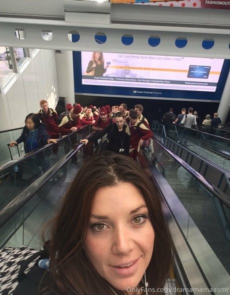 Alaston vuotanut OnlyFans-kuva Dramamamaasmr