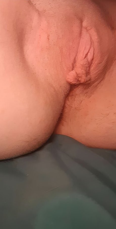 Alaston vuotanut OnlyFans-kuva Lily Haining