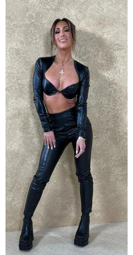 Carmella OnlyFansリークヌード写真