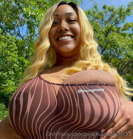 Nacktes geleaktes OnlyFans-Foto von Pinkhairedgirlfr33