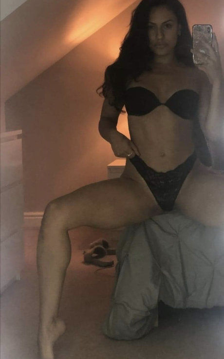 Naakte gelekte OnlyFans-foto van Chantelle Winter