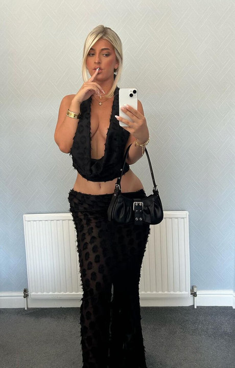 Обнаженная фотография утечки OnlyFans от Izzytaffs