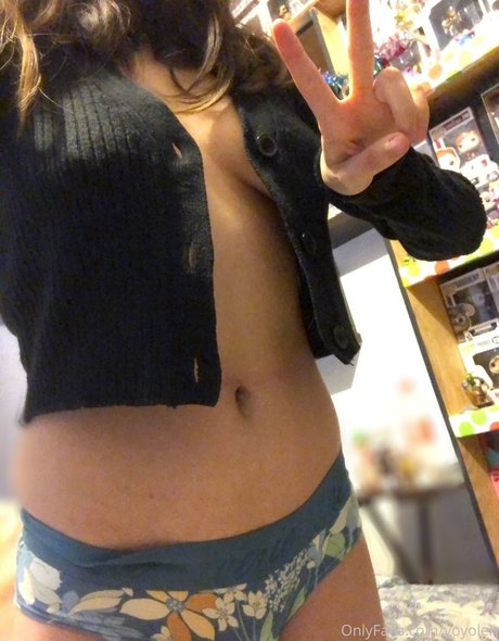 Yoyolen naked leaks OnlyFans pic