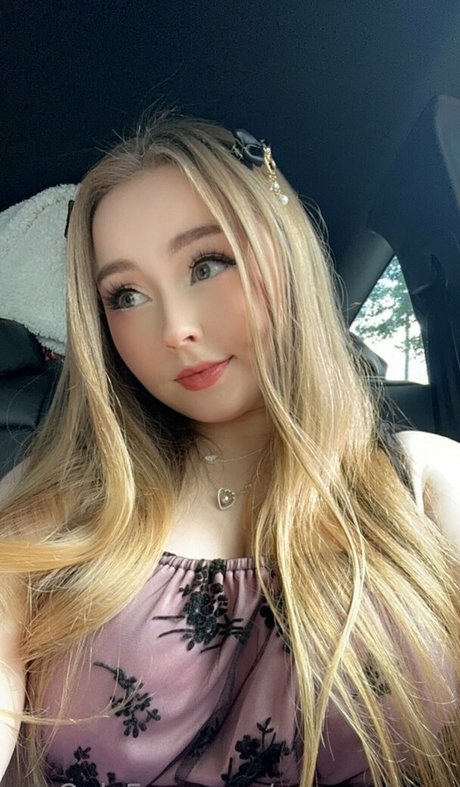 Nahá fotka uniklých OnlyFans od Enyaarwyen