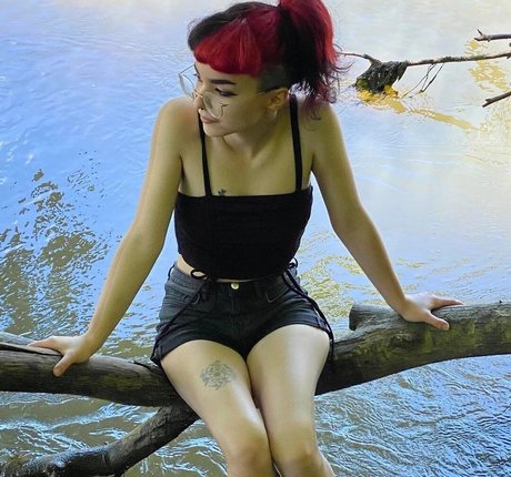 Nacktes geleaktes OnlyFans-Foto von Ultravioletdarling