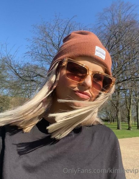 Housewifekim naked leaks OnlyFans pic