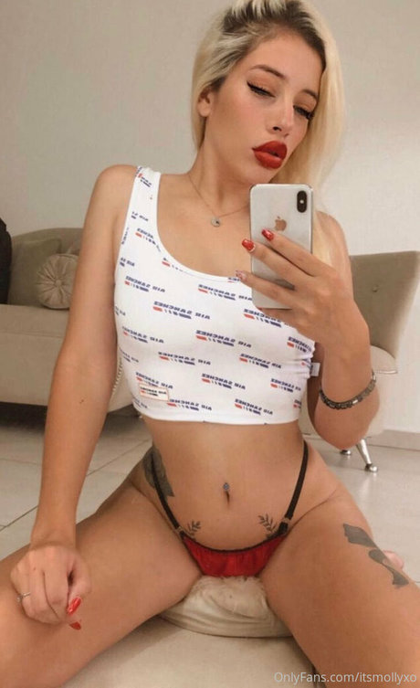 Naken läckt OnlyFans-bild av Itsmollyxo